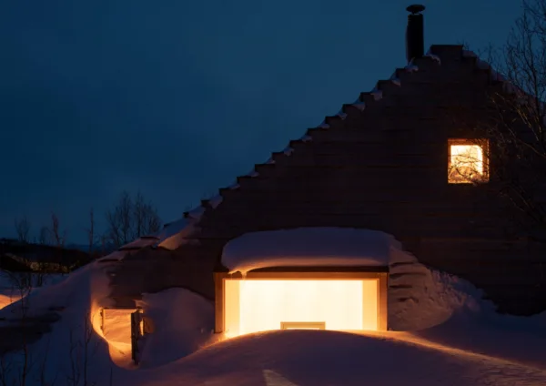 Hytte vinter liggande